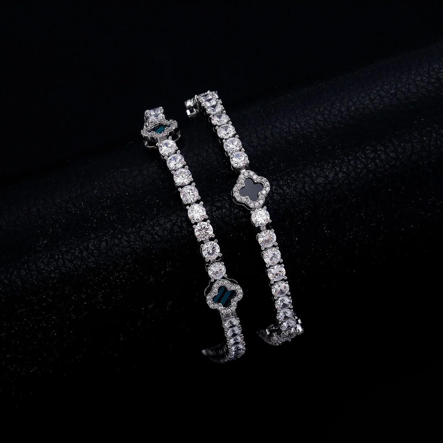 הצמיד המפואר והמשגע מדינה חזר למלאי